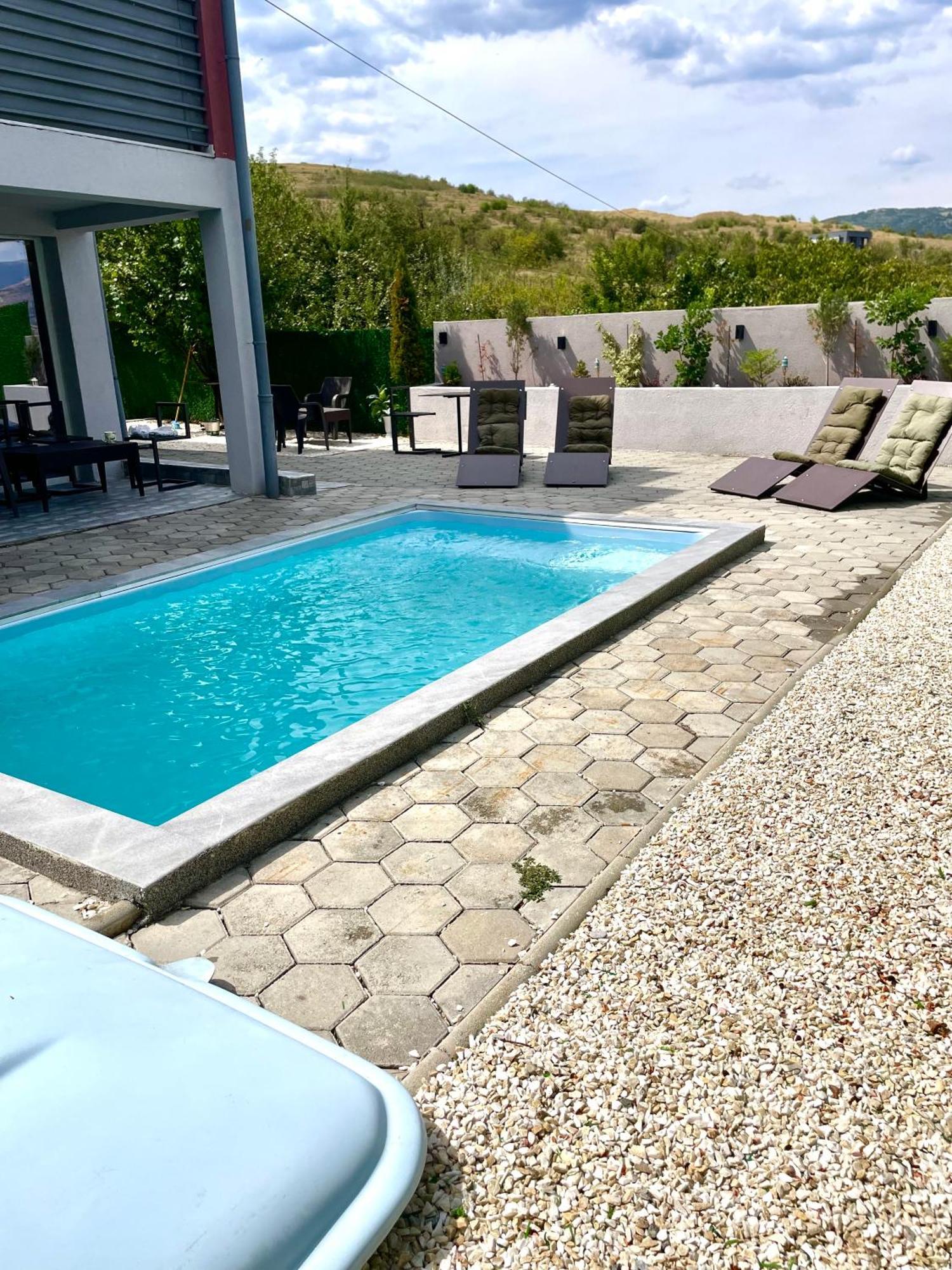 Private Pool By Day Off Apartment Skopje